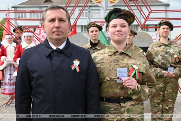 В Кричеве отдали дань уважения государственным символам Республики Беларусь