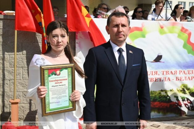 Для 194 выпускников кричевских школ прозвенел последний звонок