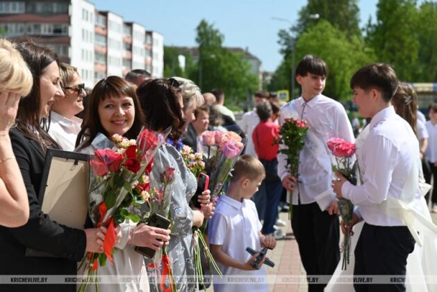 Для 194 выпускников кричевских школ прозвенел последний звонок