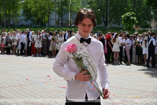 Для 194 выпускников кричевских школ прозвенел последний звонок