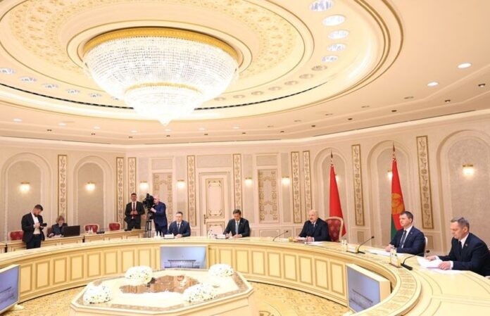 Александр Лукашенко: Нет, мы по американскому пути не пойдем