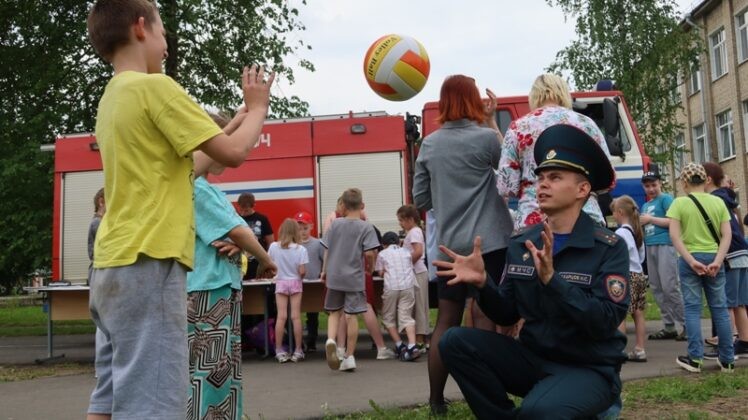 Как сделать летние каникулы безопасными и веселыми, рассказали кричевские спасатели