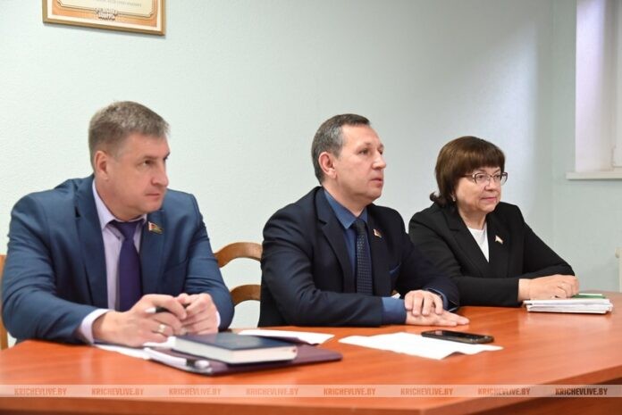 Руководство района пообщалось с молодыми медиками Кричева