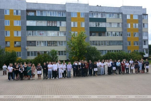 Последний звонок прозвенел в Кричевском аграрно-строительном колледже