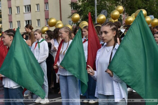 В Кричеве прошло торжественное шествие выпускников - 2025 (фотофакт)