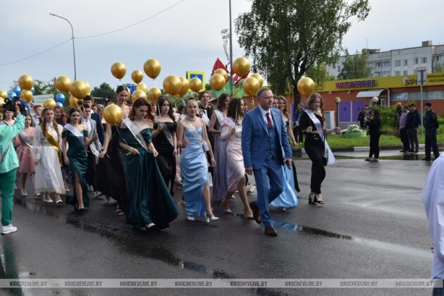 В Кричеве прошло торжественное шествие выпускников - 2025 (фотофакт)