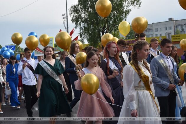 В Кричеве прошло торжественное шествие выпускников - 2025 (фотофакт)