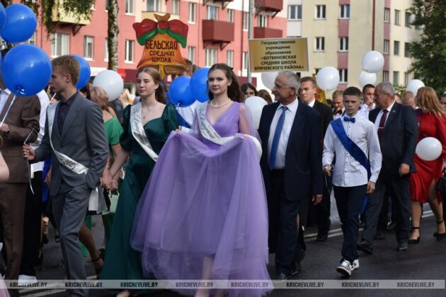 В Кричеве прошло торжественное шествие выпускников - 2025 (фотофакт)