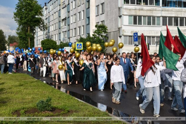 В Кричеве прошло торжественное шествие выпускников - 2025 (фотофакт)
