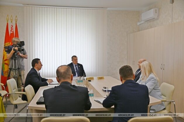 Председатель Могилевского облисполкома Анатолий Исаченко провел в Кричеве прием граждан