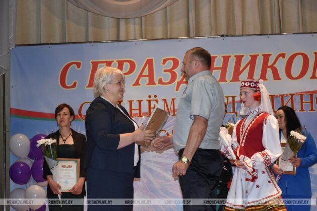 Медицинских работников сегодня чествовали в Кричеве