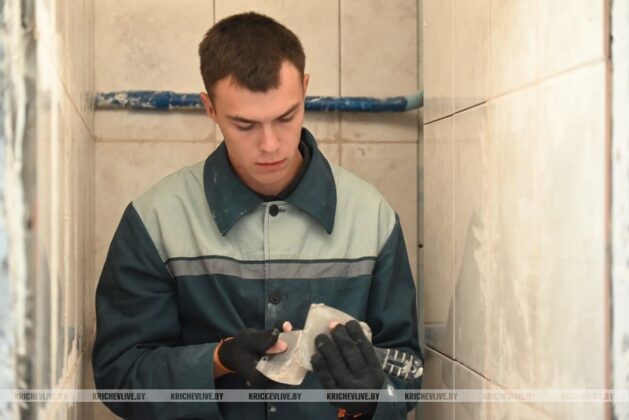 Учащиеся кричевского колледжа в рамках практики ремонтируют общежитие