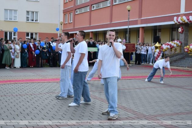 В школах Кричевщины проходит выпускной вечер