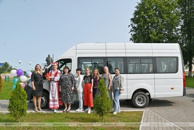 Новый автобус получили работники культуры Кричевщины