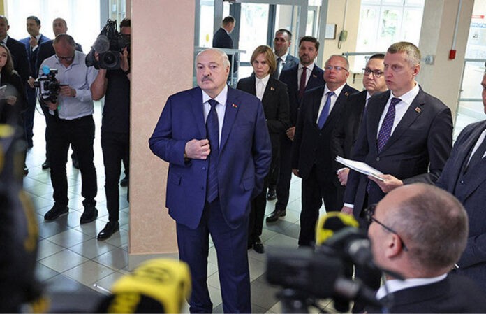 Александр Лукашенко посещает киностудию «Беларусьфильм»