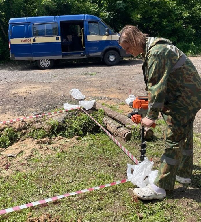 Экологический контроль в Кричеве: специалисты проводят анализ почвы