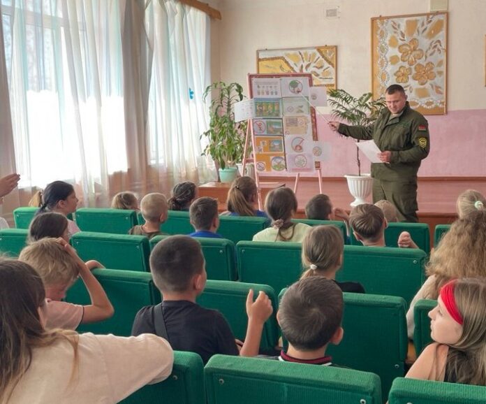 Важно беречь природу: встречи с молодым поколением в Кричеве