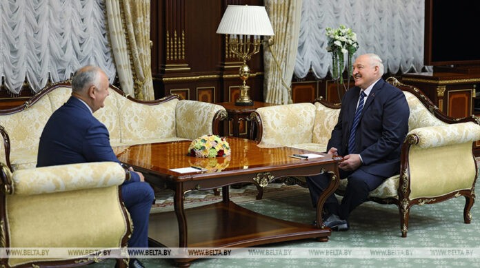 "Думаете, молдаван там ждут?" Лукашенко на встрече с Додоном дал геополитический совет Молдове