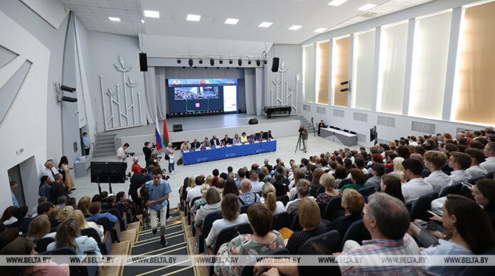 Дмитрук: Беларусь показала миру, как под давлением можно развиваться, не теряя достоинство