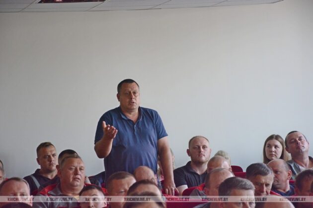 Узнали о чем шел разговор у председателя Кричевского райисполкома Алексея Шарая с трудовым коллективом ЦСП БЗС