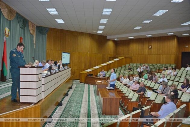 На аппаратном совещании Кричевского райисполкома обсуждены вопросы пожарной безопасности и благоустройства района
