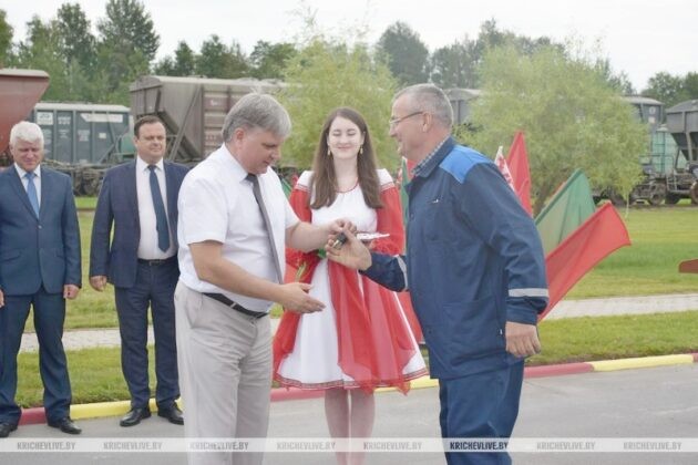 10 новых машин вручили на ОАО «Кричевцементношифер»