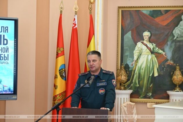 В Кричеве председатель райисполкома Алексей Шарай поздравил с праздником пожарных
