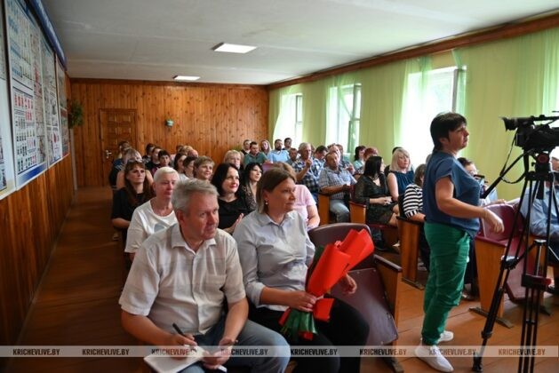 Глава Кричевского района Алексей Шарай представил коллективу УКПП «Коммунальник» нового руководителя