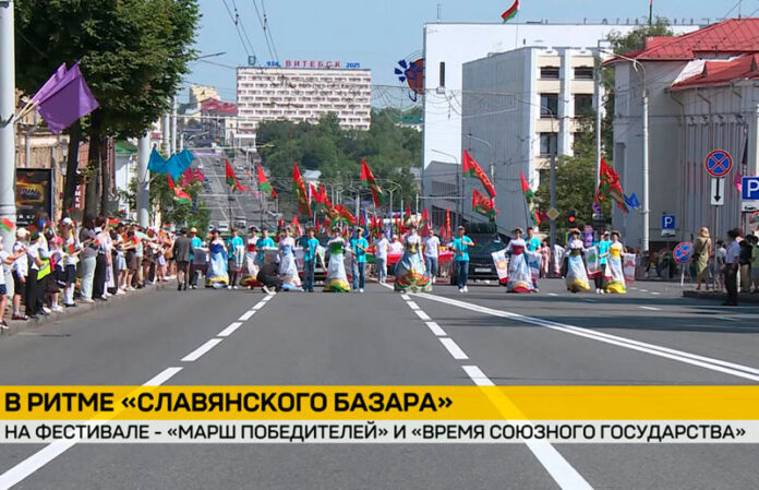 Цветы, память и патриотизм: как начались Дни молодежи на «Славянском базаре»