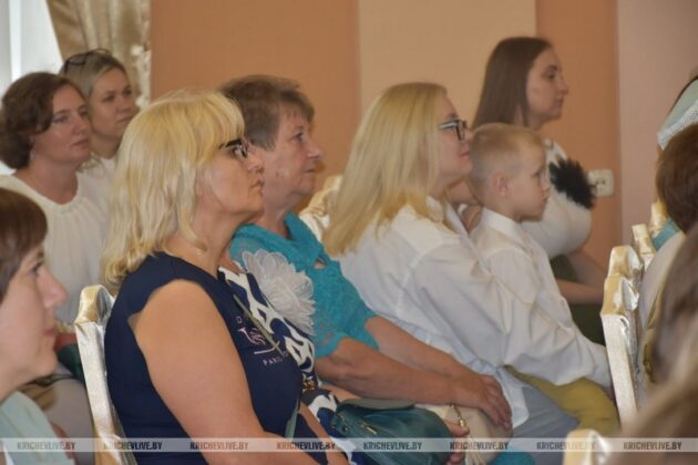 35 лет слаженной работы: сотрудников налоговой службы чествовали в Кричеве
