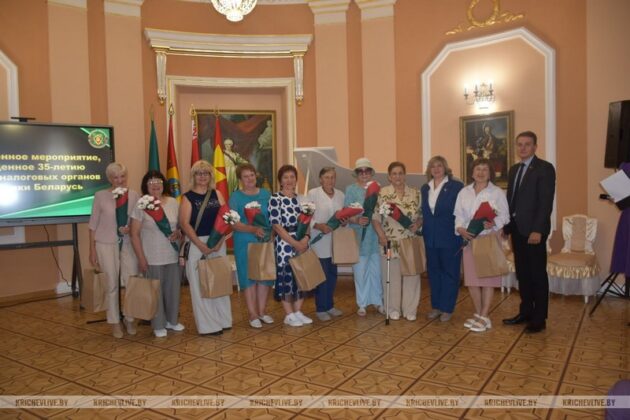 35 лет слаженной работы: сотрудников налоговой службы чествовали в Кричеве