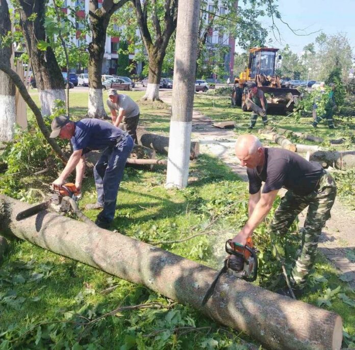 Кричевляне помогают могилевчанам справится с последствиями