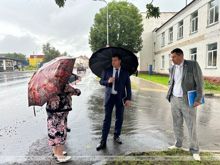 Сергей Давыдов провел личный прием граждан в Кричеве