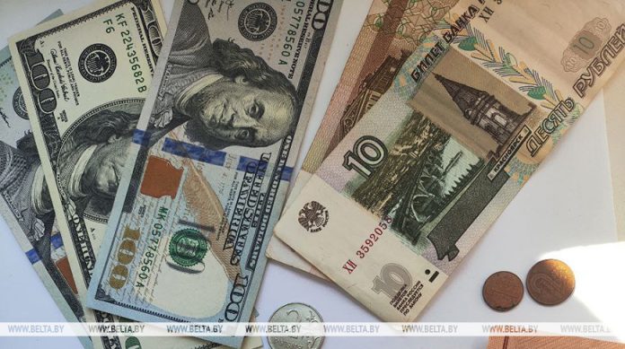 Белорусский рубль ослаб к основным валютам на торгах 6 августа