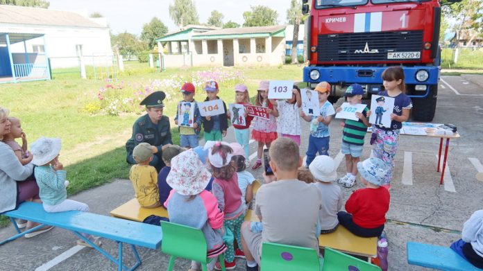 Узнали, зачем кричевские спасатели приезжали в детский сад