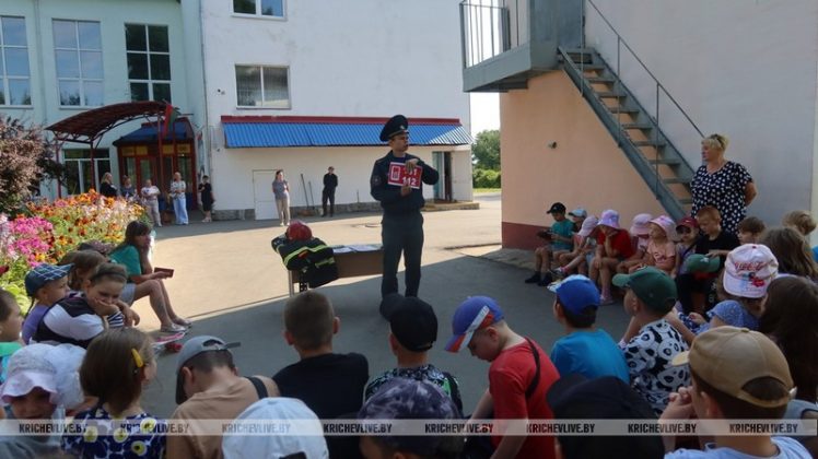 Кричевские спасатели напомнили детям о правилах безопасности на каникулах