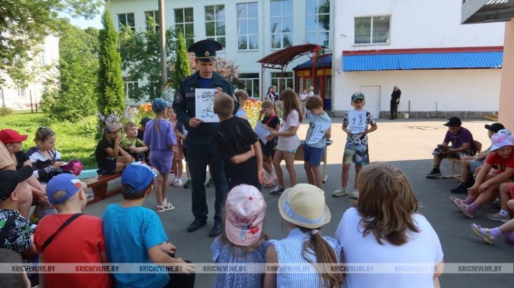 Кричевские спасатели напомнили детям о правилах безопасности на каникулах