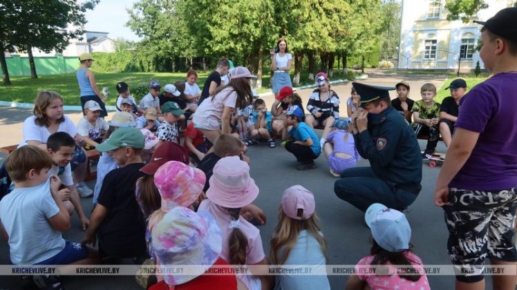 Кричевские спасатели напомнили детям о правилах безопасности на каникулах
