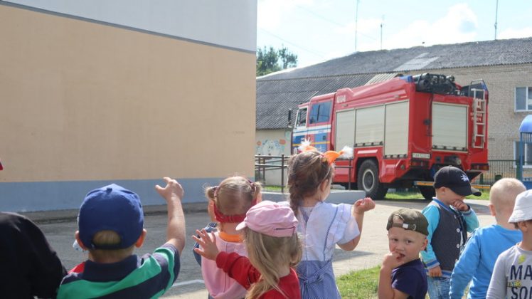 Узнали, зачем кричевские спасатели приезжали в детский сад