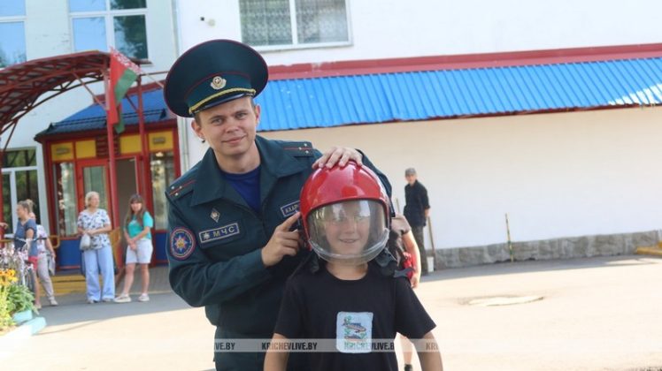 Кричевские спасатели напомнили детям о правилах безопасности на каникулах