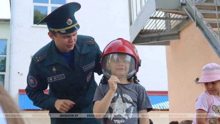 Кричевские спасатели напомнили детям о правилах безопасности на каникулах