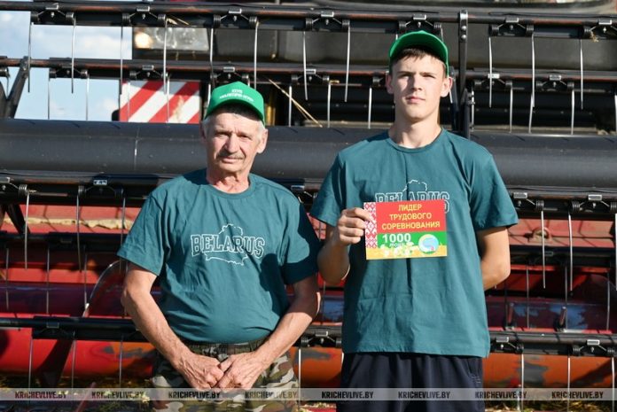Уборочная пора в «Малятичи-АГРО»: опыт и молодость в одном экипаже