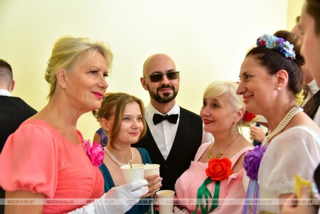 Около 100 участников собрал бал в Кричеве