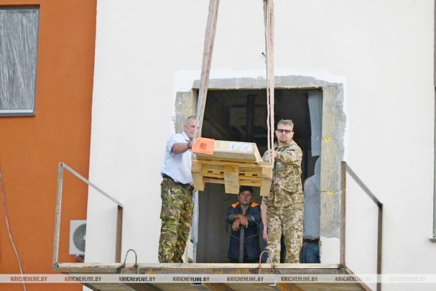 Высокотехнологичное оборудование начало поступать в новую поликлинику Кричева