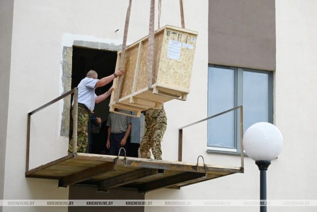 Высокотехнологичное оборудование начало поступать в новую поликлинику Кричева