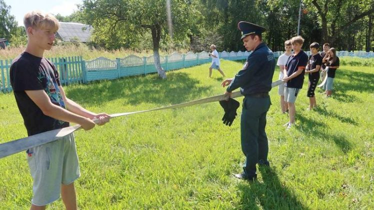 Безопасные каникулы: кричевские спасатели обучают детей правилам безопасности
