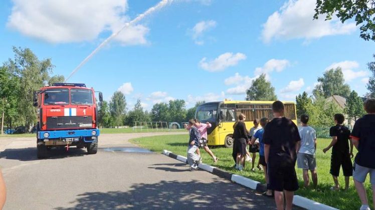 Безопасные каникулы: кричевские спасатели обучают детей правилам безопасности