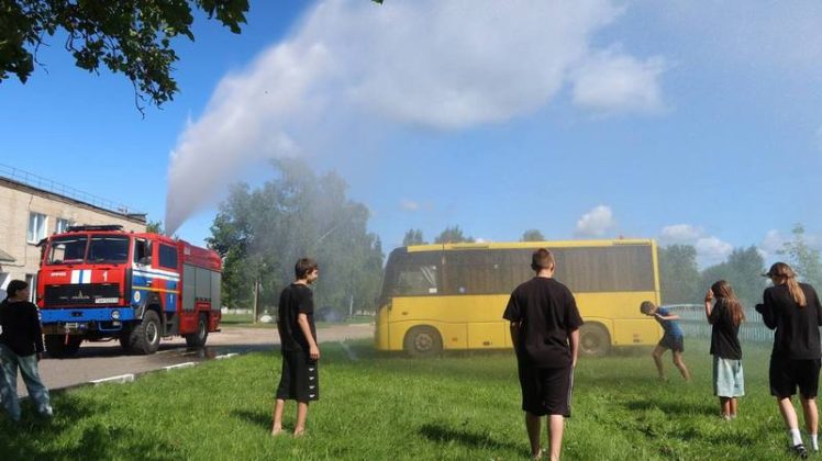 Безопасные каникулы: кричевские спасатели обучают детей правилам безопасности