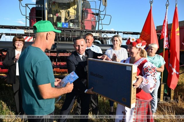Новыми телевизорами награждены первые водители-двухтысячники на Кричевщине