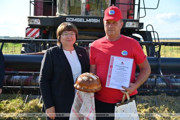 Узнали, как чествовали героев жатвы в ОАО «Новобельское-АГРО»